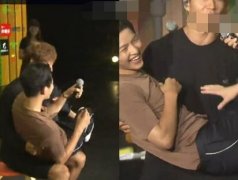 宋仲基被金钟国“公主抱”引全场粉丝尖叫